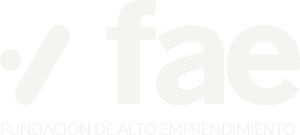 Logotipo FAE con nombre completo abajo color claro
